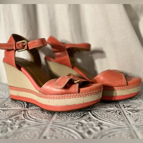 Clarks Corral/Tan Wedges with White Stitching and Ankle Buckle - Picture 3 of 4
